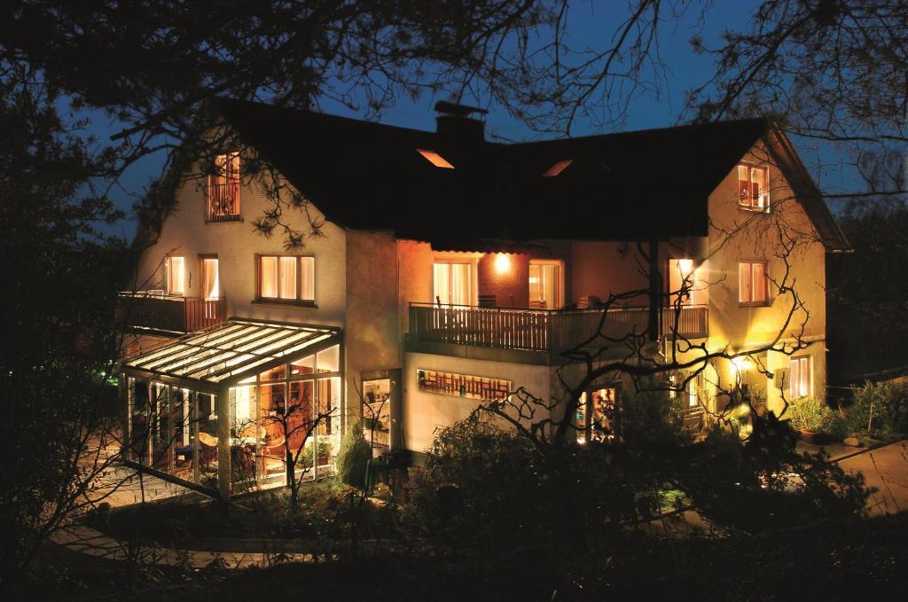 Gastehaus-Weingut Loersch Hotel Leiwen Kültér fotó